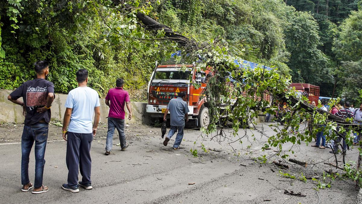 Himachal rains kill 92, leave 33 missing, Roads blocked, Water access hit!