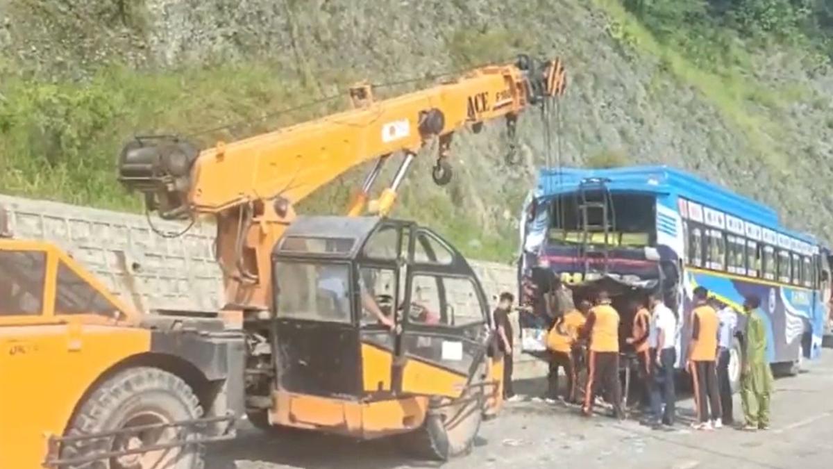 36 Amarnath yatris injured as 5 buses crash in Ramban during breakfast halt!