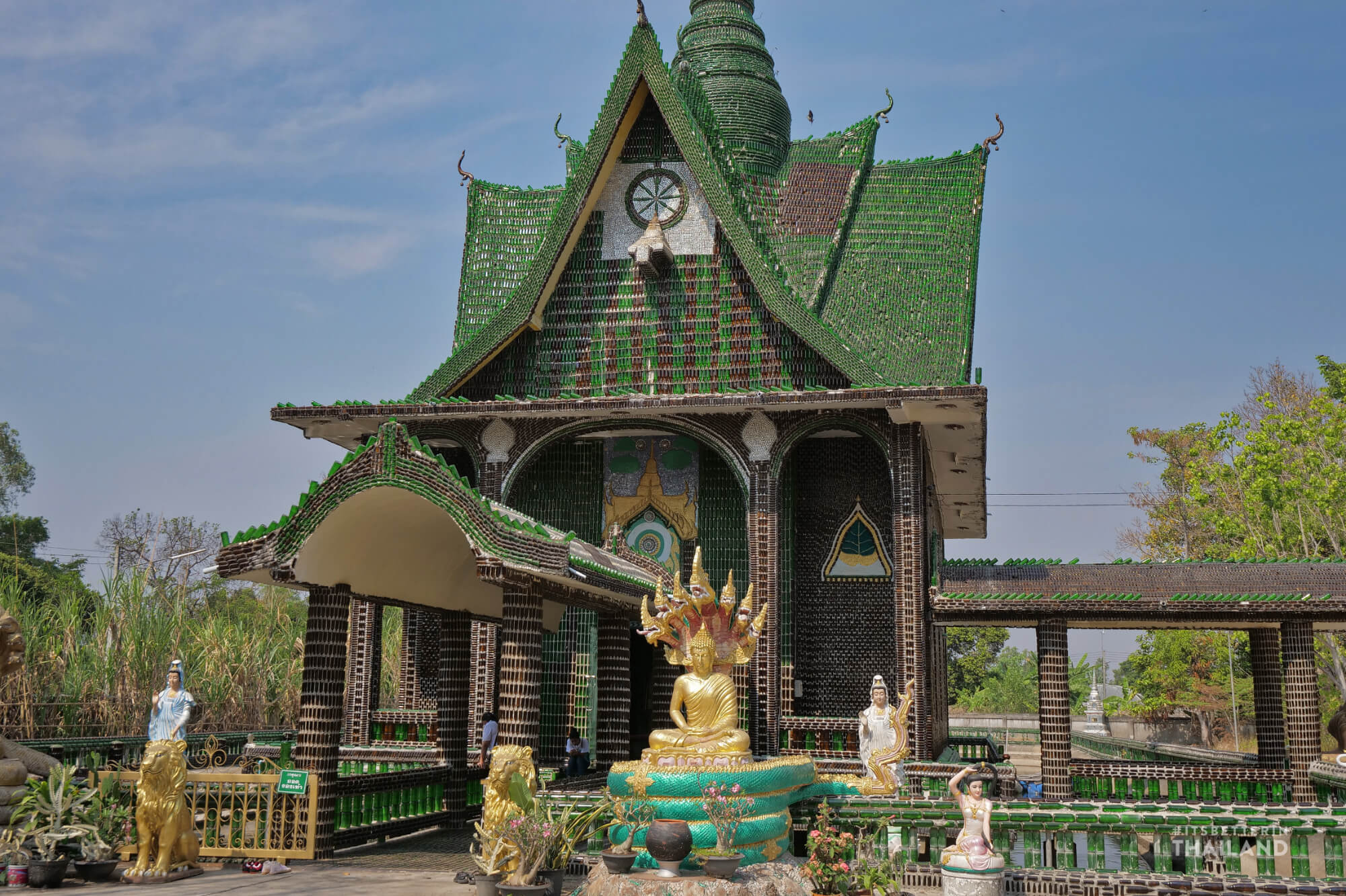 Built from Beer bottles: This Thai temple stuns the World!