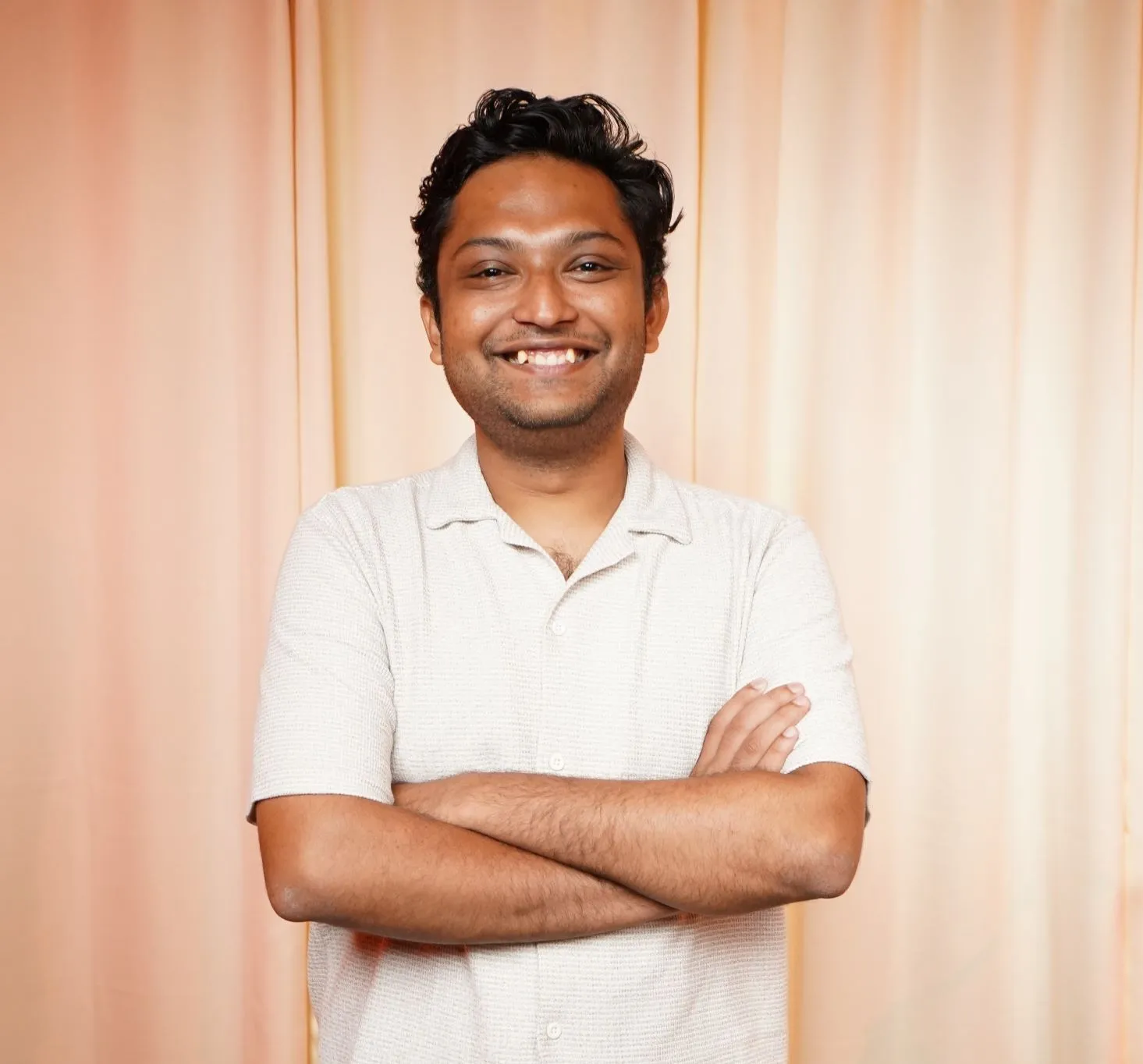 Can waste tomatoes really become leather? This 21-YO proves it.