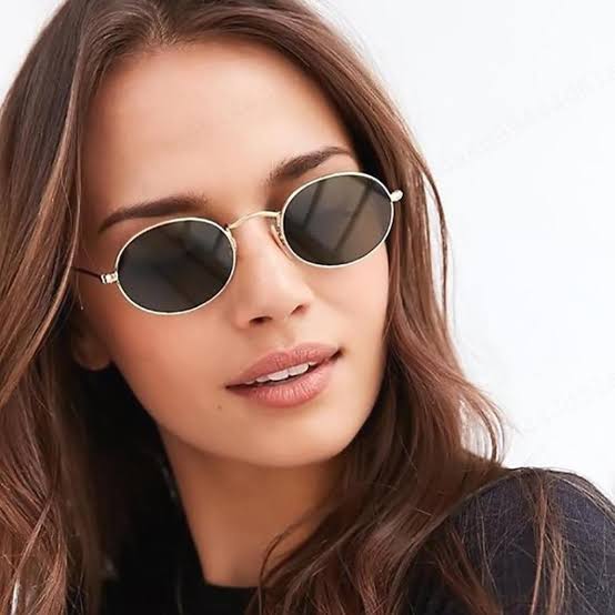 These retro oval shades are ruling summer 2025!