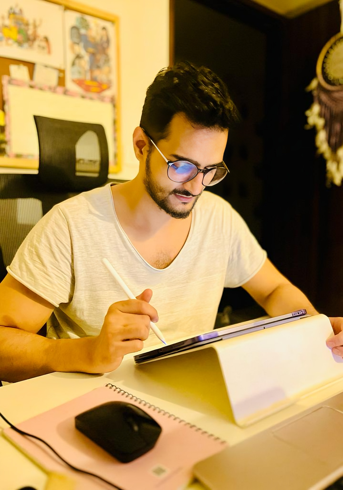 Bengaluru Duo revive Dakhni through Comics with ‘Hallubol’ Initiative!