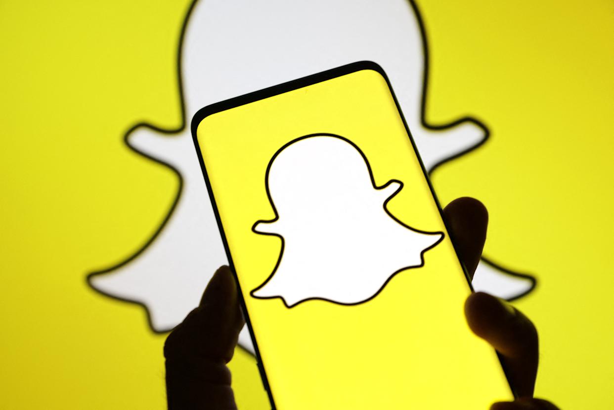 Free Snapchat storage ends! How many snaps will you lose?