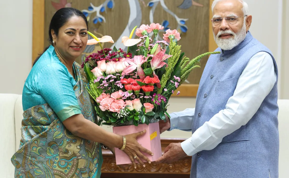 PM Modi hails Rekha Gupta's journey, Greets her on 51st birthday!