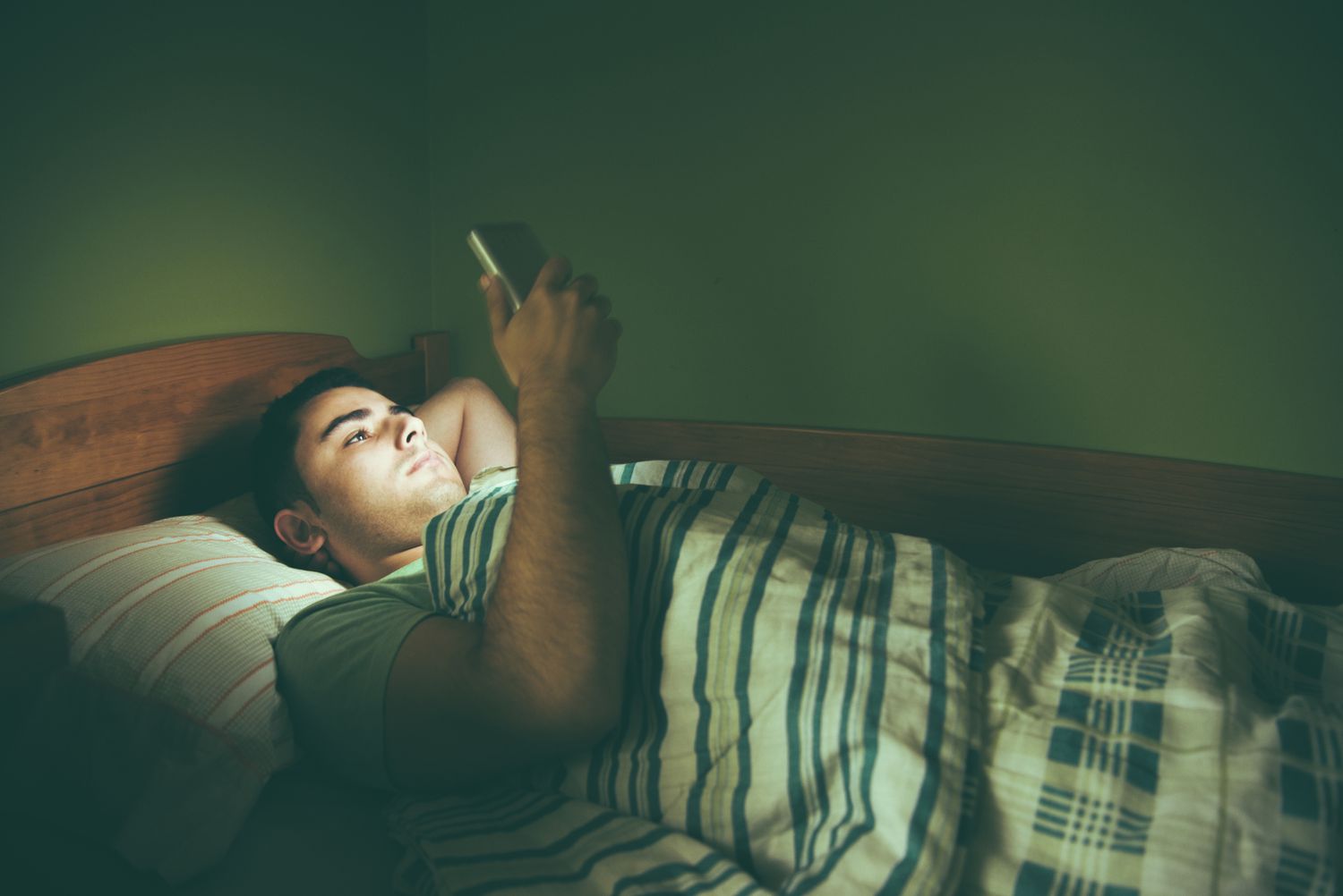 Blue light at night isn’t just ruining sleep—it could increase cancer chances!