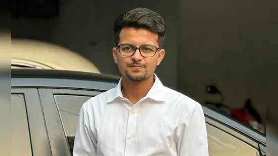 Kolkata rape accused strips shirt in court, claims no scratch marks and a love bite thus “it was consensual”