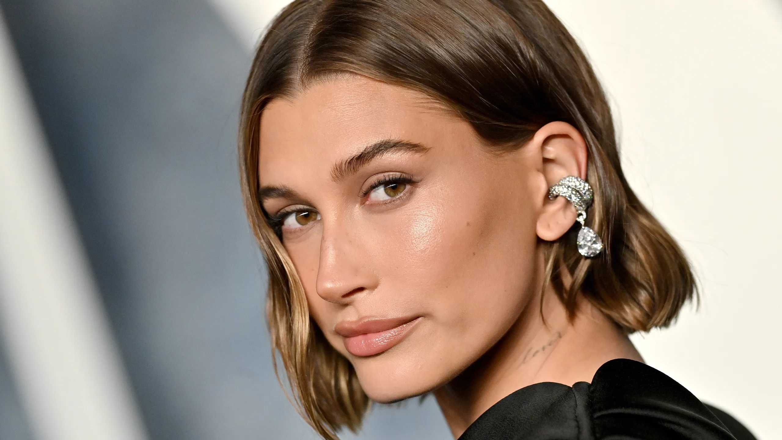 Hailey Bieber’s secret to glowing skin revealed!