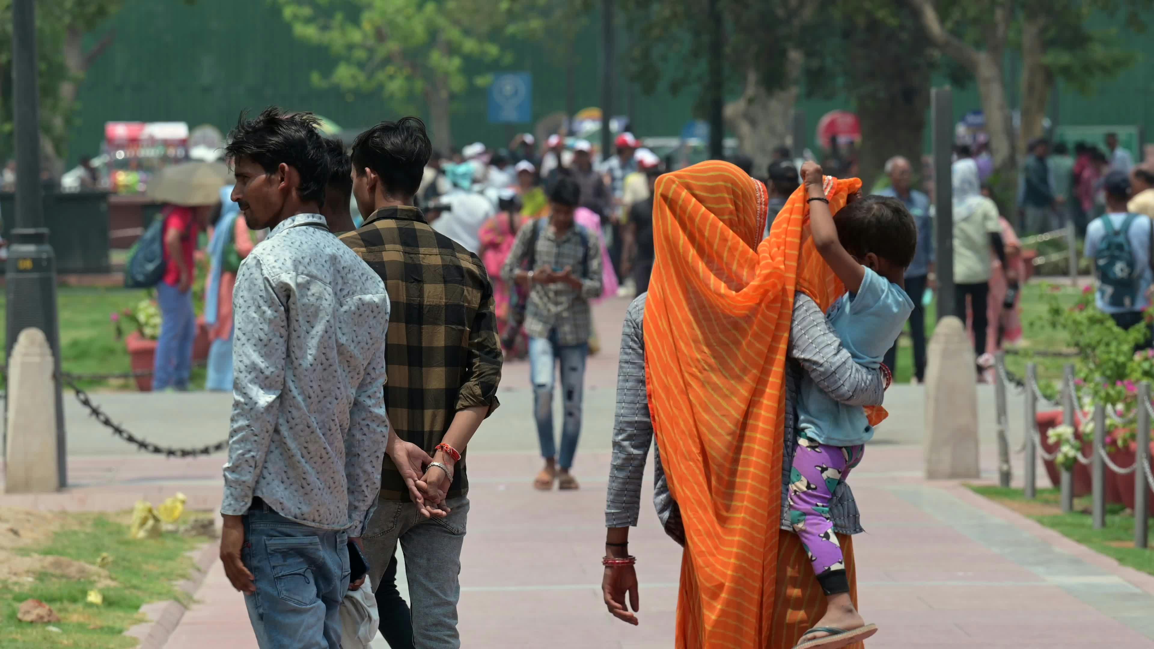 Delhi braces for 44°C heatwave; IMD issues yellow alert