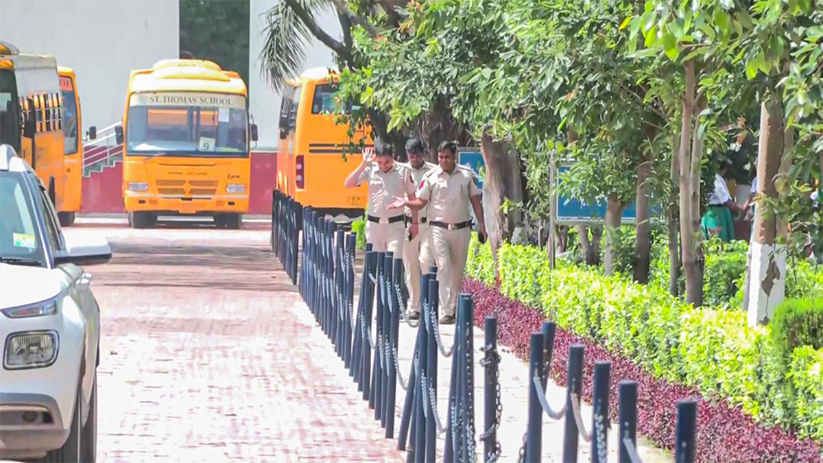 10 Bomb threats in 3 days: Panic grips Delhi schools again!