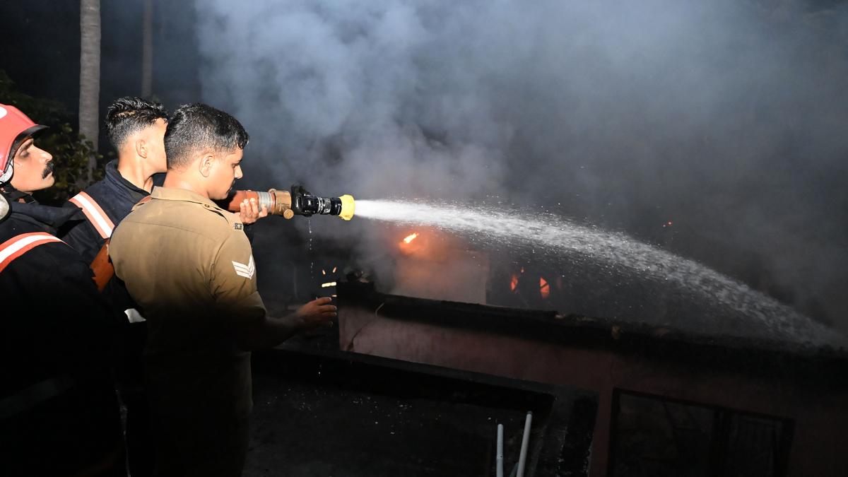 Kerala paint shop turns into fireball: Chalakudy blaze sparks panic, narrow escape from disaster!