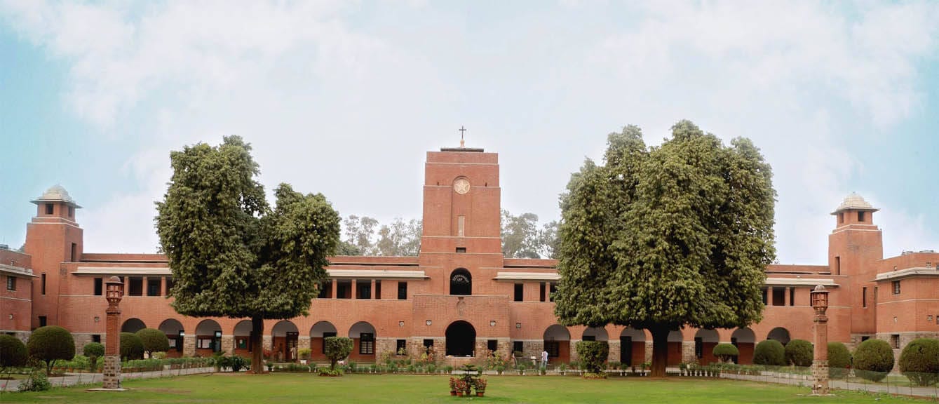 St. Stephen's College evacuated after Bomb threat, panic in classrooms!