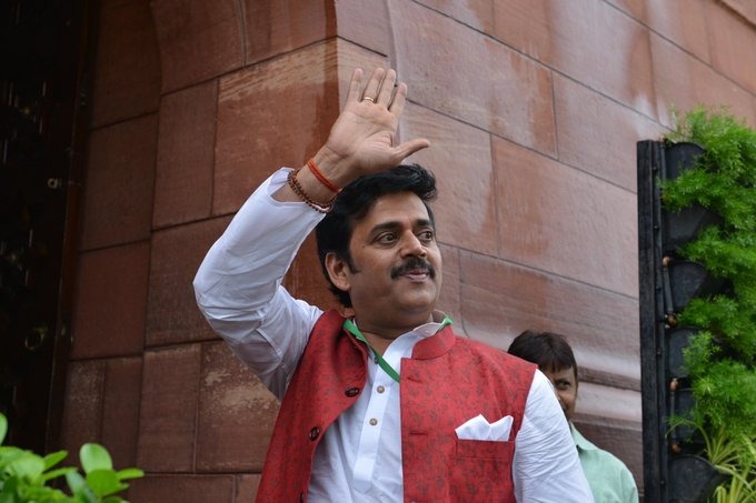 What is the Sansad Ratna Award that will be received by Ravi Kishan and 16 other MPs?