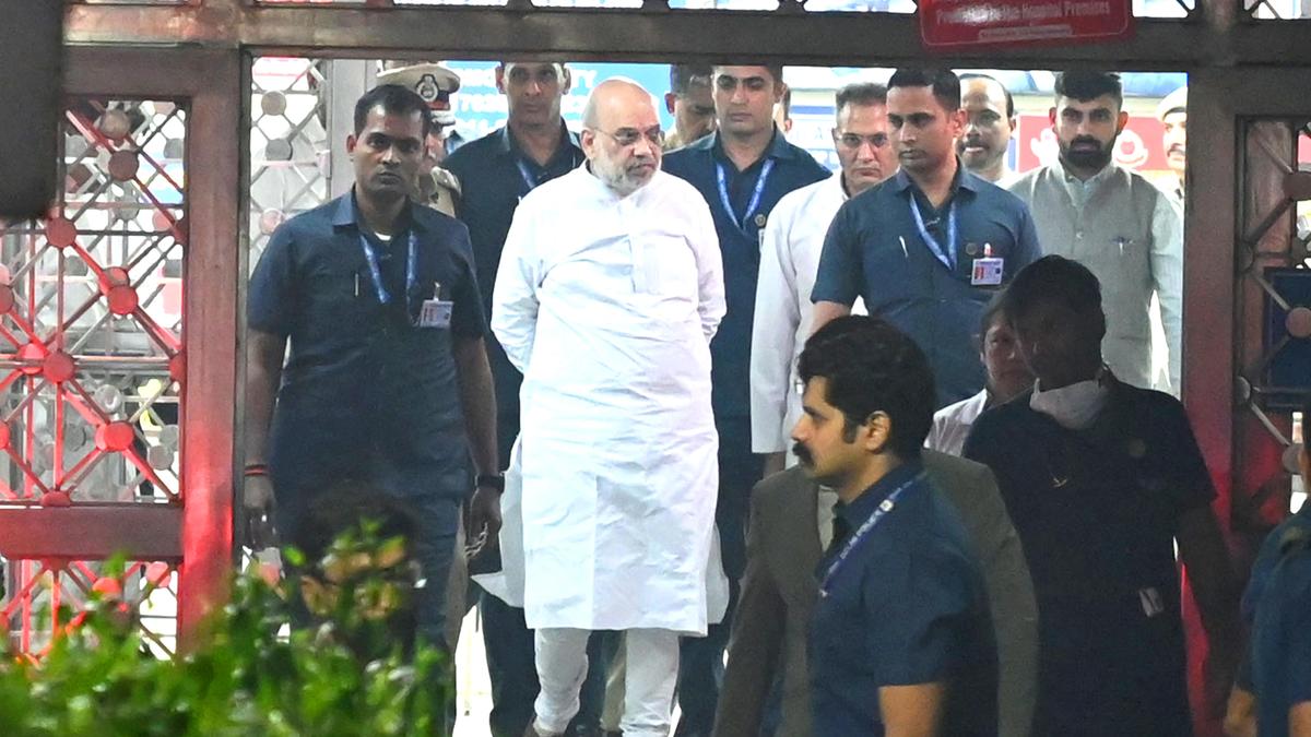 Red Fort blast aftermath: Families crowd hospitals in Grief and Chaos!