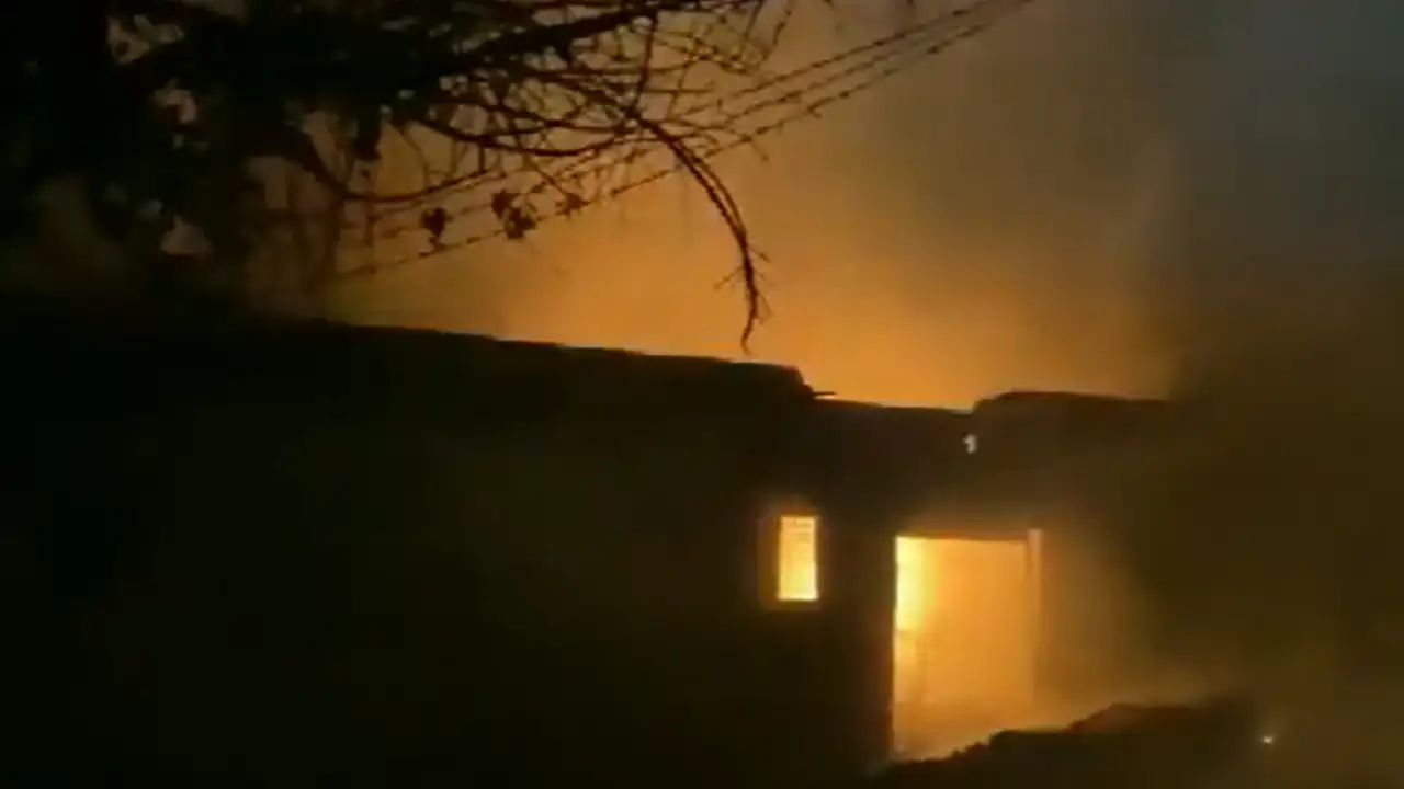 Major Fire Breaks Out at Ghaziabad Paper Factory!