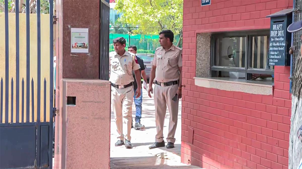 Bomb threat emails cause panic at 40+ Bengaluru private schools!