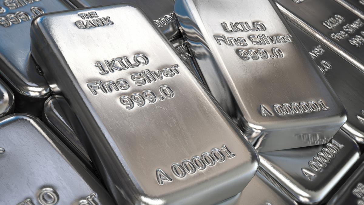 Silver surges ₹5,000 to hit fresh peak of ₹1.15 Lakh/kg!