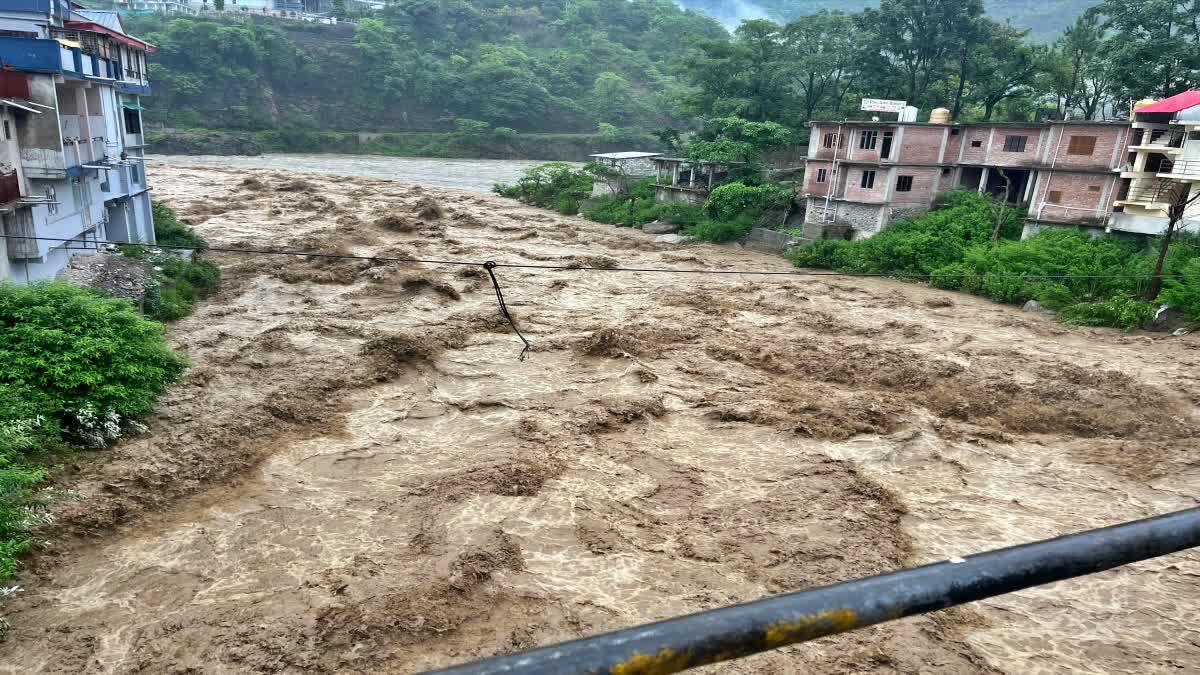 Five-storey structure collapses amid heavy rain in Shimla!