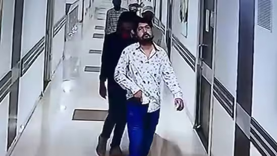 5 gunmen storm Patna hospital, shoot gangster dead, escape in 30 seconds