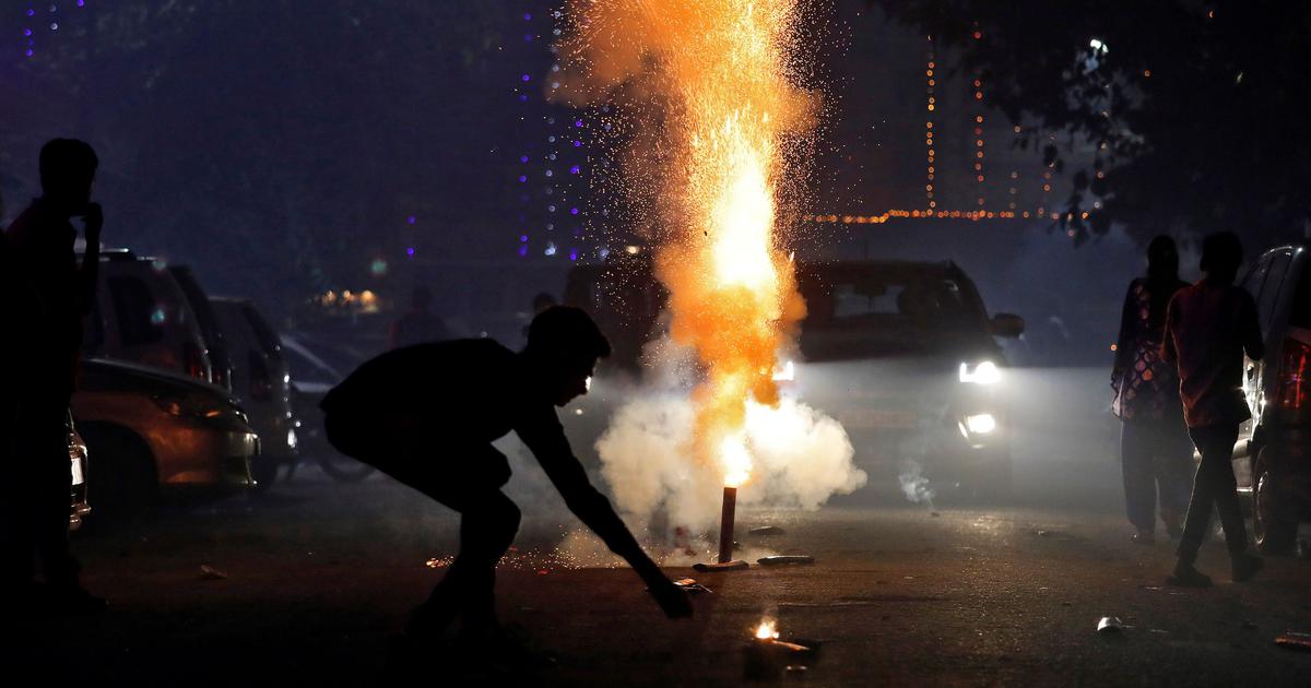 Delhi Government to move SC to lift Green firecracker Ban says CM Gupta!