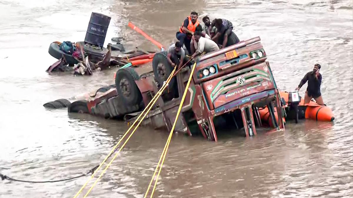 Vadodara bridge collapse: Death toll rises to 13!