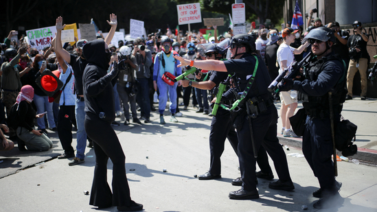 National Guard vs protesters—LA descends into chaos over immigration raids