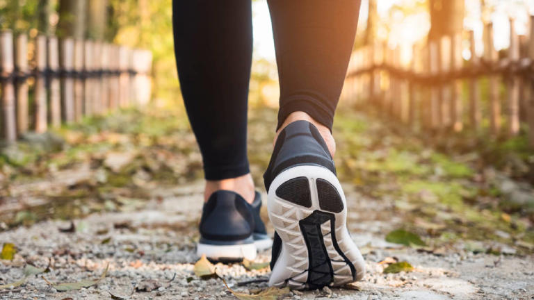 Nutritionist Reveals Simple Belly Fat Loss Tip: Walk 2-5 Minutes After Meals