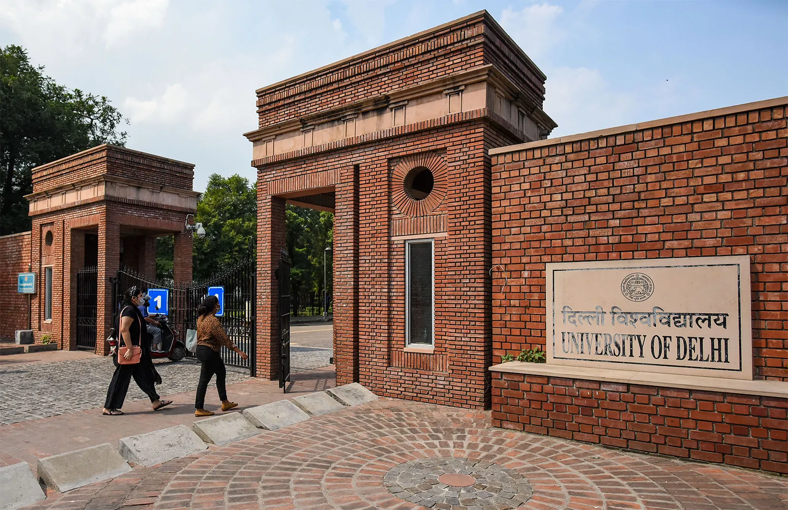 Delhi University says No application filed by Lenskart Co‑Founder!