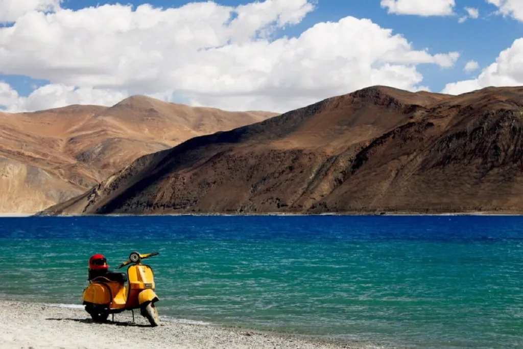 Visit these 6 Iconic spots from your favorite Bollywood Films!