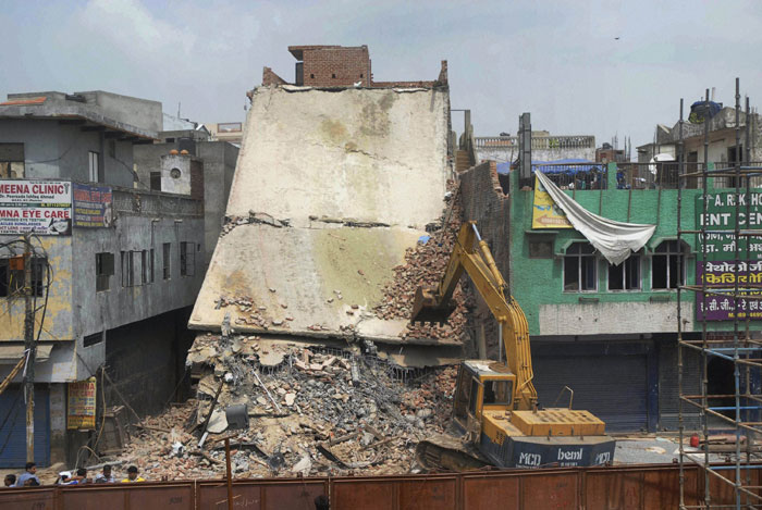 Delhi wakes up to tragedy: 3-storey building collapses in Azad Market!