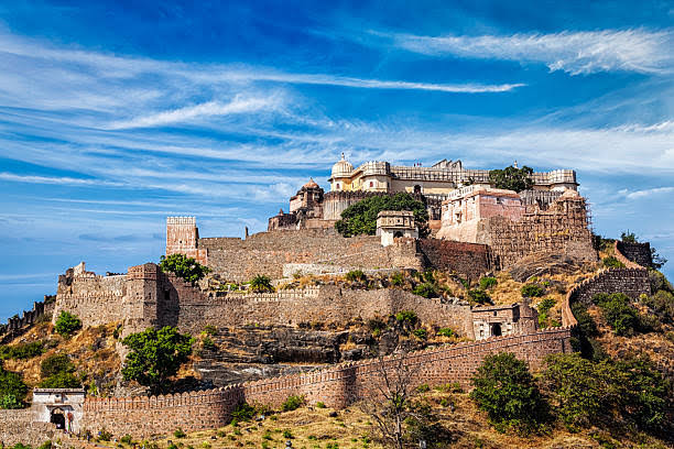 Escape the city! Explore the magic of kumbhalgarh this weekend.